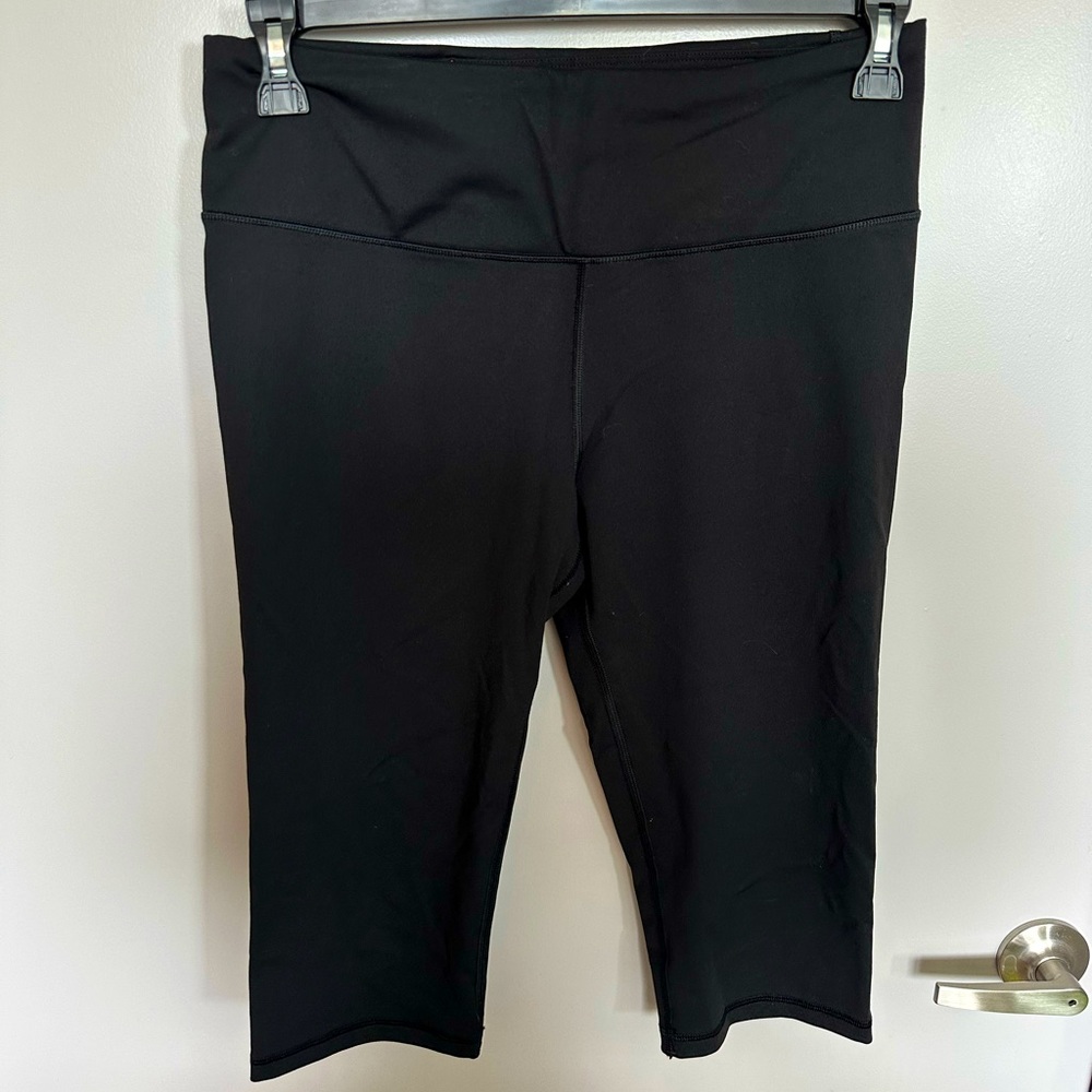 NWOT Victoria’s Secret Knockout Sport Crop